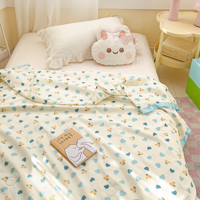 91家纺网 家纺一手货源 找家纺 十九色 2026新款液态硅胶奶嘴同源天丝棉飞边凉感夏被夏凉被空调被 小蓝心