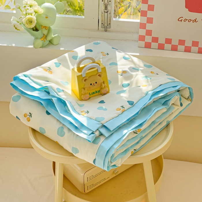 91家纺网 家纺一手货源 找家纺 十九色 2026新款液态硅胶奶嘴同源天丝棉飞边凉感夏被夏凉被空调被 小蓝心