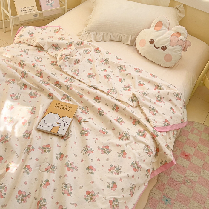 91家纺网 家纺一手货源 找家纺 十九色 2026新款液态硅胶奶嘴同源天丝棉飞边凉感夏被夏凉被空调被 草莓多多