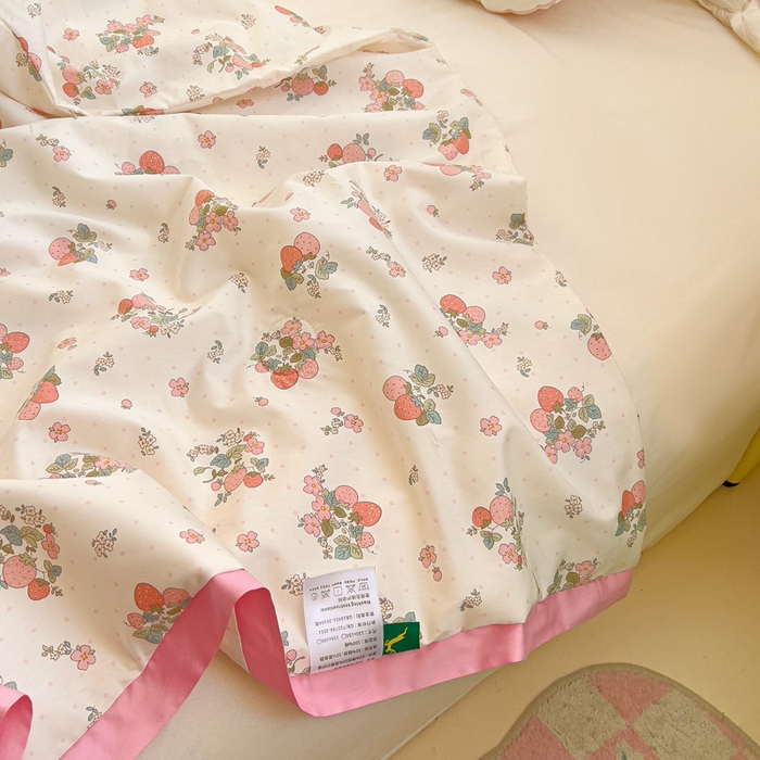 91家纺网 家纺一手货源 找家纺 十九色 2026新款液态硅胶奶嘴同源天丝棉飞边凉感夏被夏凉被空调被 草莓多多