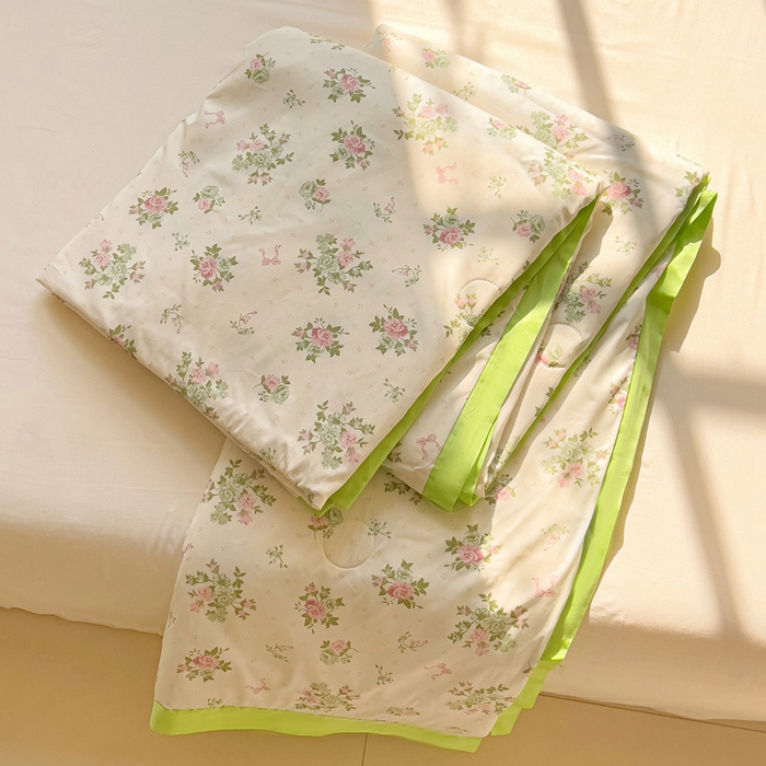 91家纺网 家纺一手货源 找家纺 十九色 2026新款液态硅胶奶嘴同源天丝棉飞边凉感夏被夏凉被空调被 花园里