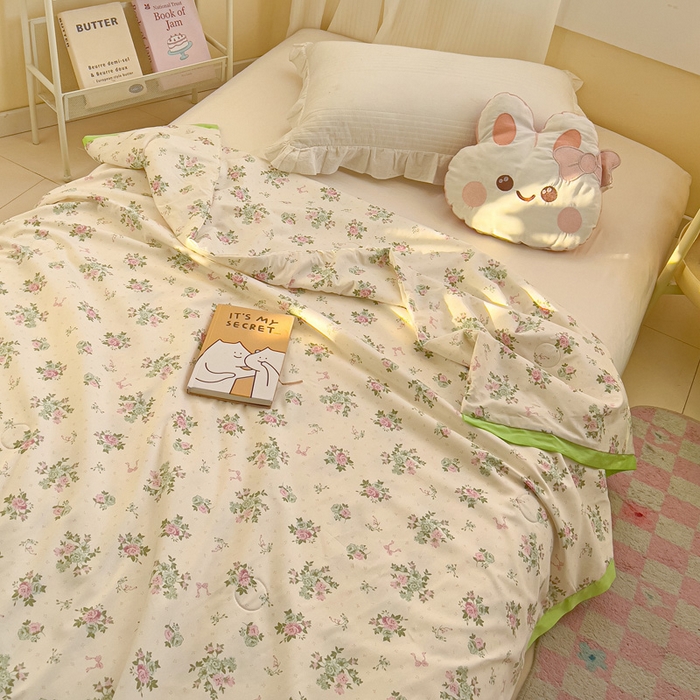 91家纺网 家纺一手货源 找家纺 十九色 2026新款液态硅胶奶嘴同源天丝棉飞边凉感夏被夏凉被空调被 花园里