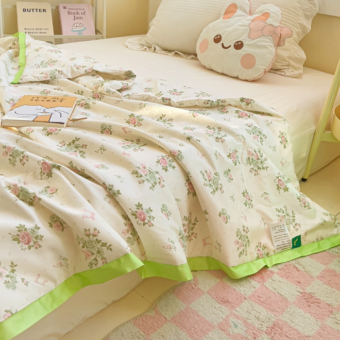 91家纺网 家纺一手货源 找家纺 十九色 2026新款液态硅胶奶嘴同源天丝棉飞边凉感夏被夏凉被空调被 花园里