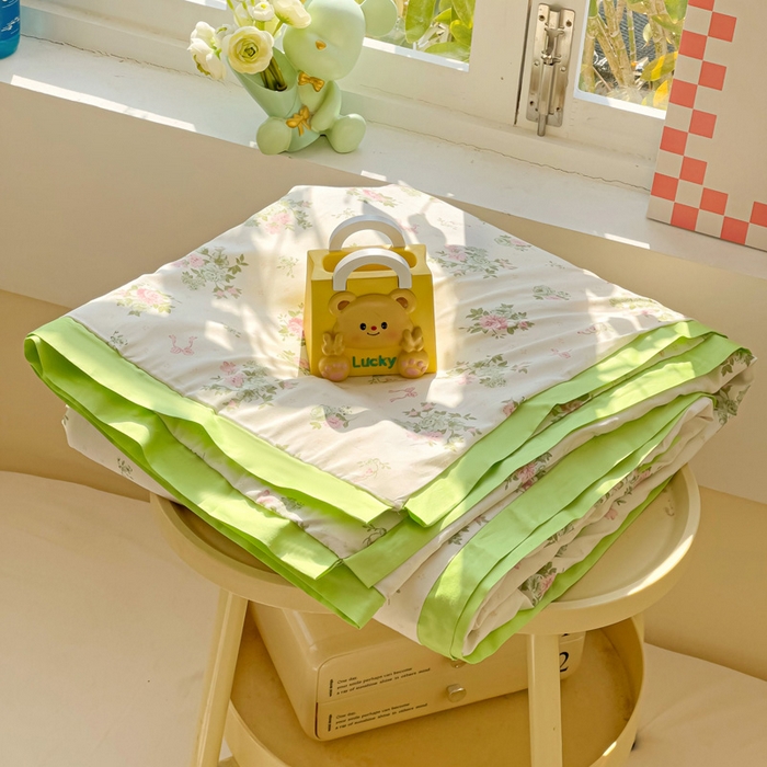 91家纺网 家纺一手货源 找家纺 十九色 2026新款液态硅胶奶嘴同源天丝棉飞边凉感夏被夏凉被空调被 花园里