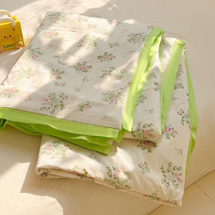 91家纺网 家纺一手货源 找家纺 十九色 2026新款液态硅胶奶嘴同源天丝棉飞边凉感夏被夏凉被空调被 花园里