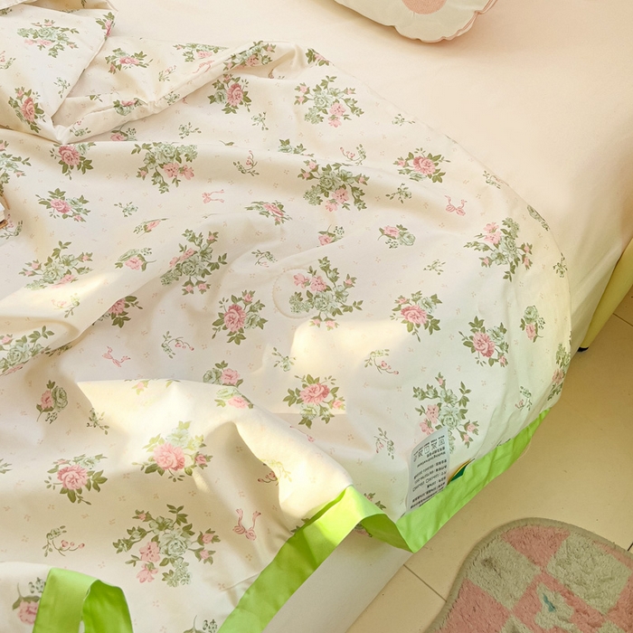 91家纺网 家纺一手货源 找家纺 十九色 2026新款液态硅胶奶嘴同源天丝棉飞边凉感夏被夏凉被空调被 花园里