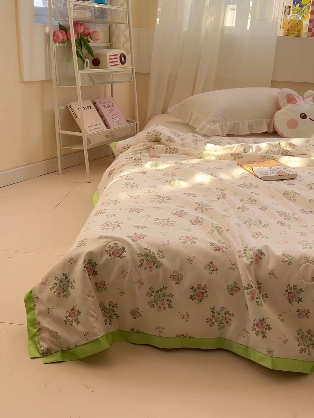 91家纺网 家纺一手货源 找家纺 十九色 2026新款液态硅胶奶嘴同源天丝棉飞边凉感夏被夏凉被空调被 花园里