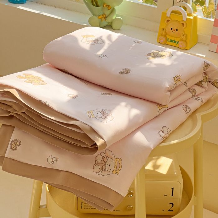 91家纺网 家纺一手货源 找家纺 十九色 2026新款液态硅胶奶嘴同源天丝棉飞边凉感夏被夏凉被空调被 小布偶