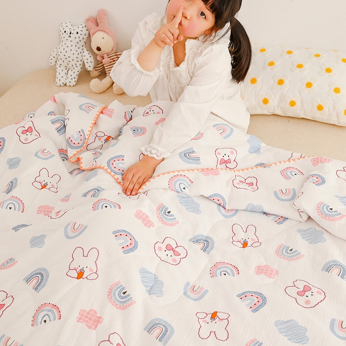 91家纺网 家纺一手货源 找家纺 十九色 2026新款婴儿纱皱布儿童贴身夏被被子被芯 彩虹兔