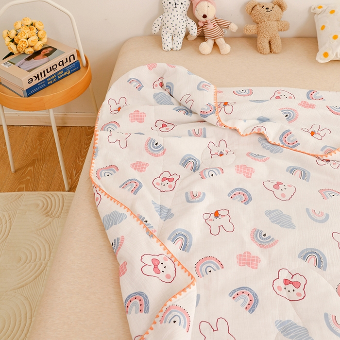91家纺网 家纺一手货源 找家纺 十九色 2026新款婴儿纱皱布儿童贴身夏被被子被芯 彩虹兔