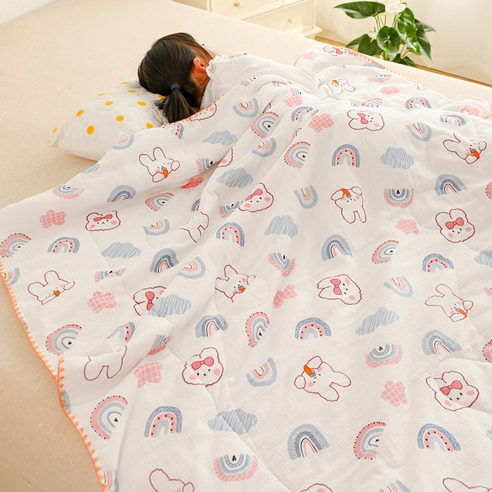 91家纺网 家纺一手货源 找家纺 十九色 2026新款婴儿纱皱布儿童贴身夏被被子被芯 彩虹兔