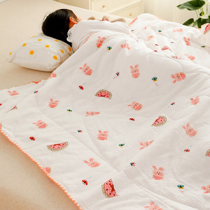 91家纺网 家纺一手货源 找家纺 十九色 2026新款婴儿纱皱布儿童贴身夏被被子被芯 吃西瓜