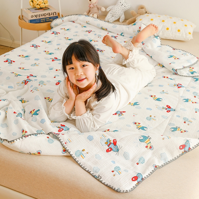 91家纺网 家纺一手货源 找家纺 十九色 2026新款婴儿纱皱布儿童贴身夏被被子被芯 滑翔机
