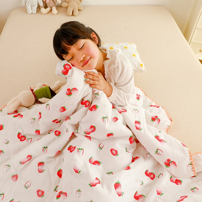 91家纺网 家纺一手货源 找家纺 十九色 2026新款婴儿纱皱布儿童贴身夏被被子被芯 甜心草莓