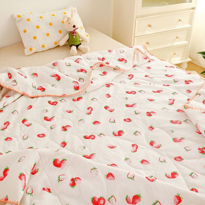 91家纺网 家纺一手货源 找家纺 十九色 2026新款婴儿纱皱布儿童贴身夏被被子被芯 甜心草莓