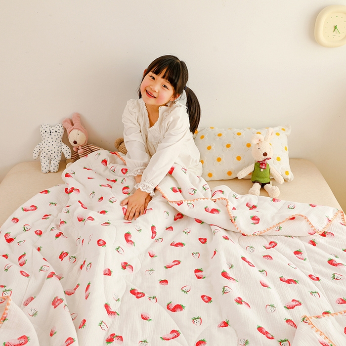 91家纺网 家纺一手货源 找家纺 十九色 2026新款婴儿纱皱布儿童贴身夏被被子被芯 甜心草莓