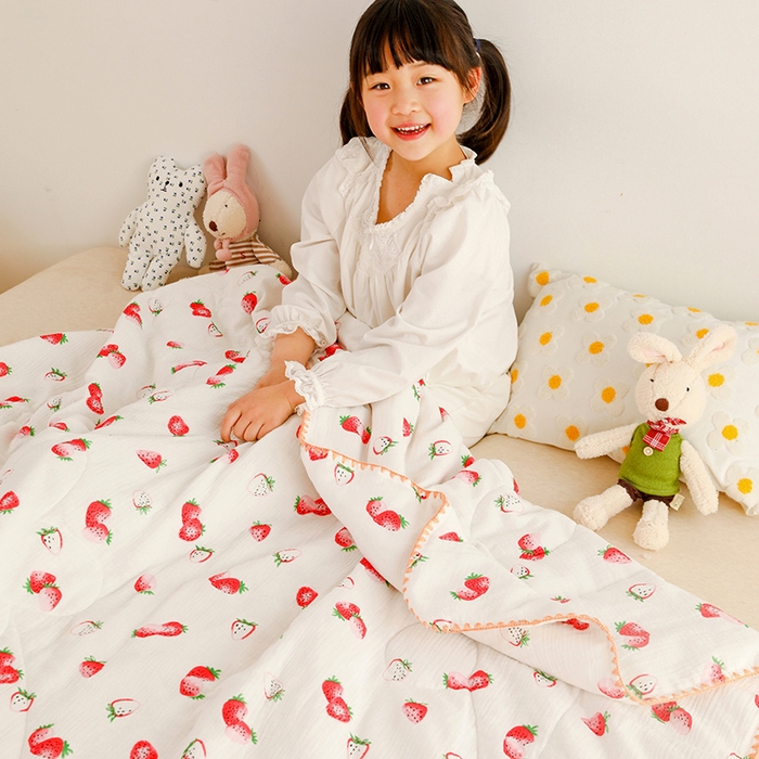 91家纺网 家纺一手货源 找家纺 十九色 2026新款婴儿纱皱布儿童贴身夏被被子被芯 甜心草莓