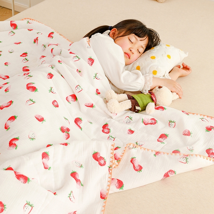 91家纺网 家纺一手货源 找家纺 十九色 2026新款婴儿纱皱布儿童贴身夏被被子被芯 甜心草莓