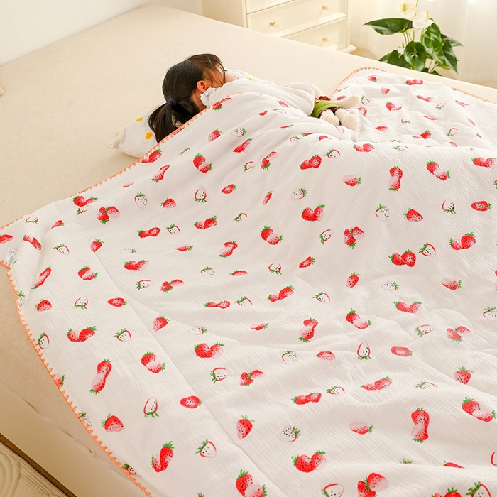 91家纺网 家纺一手货源 找家纺 十九色 2026新款婴儿纱皱布儿童贴身夏被被子被芯 甜心草莓