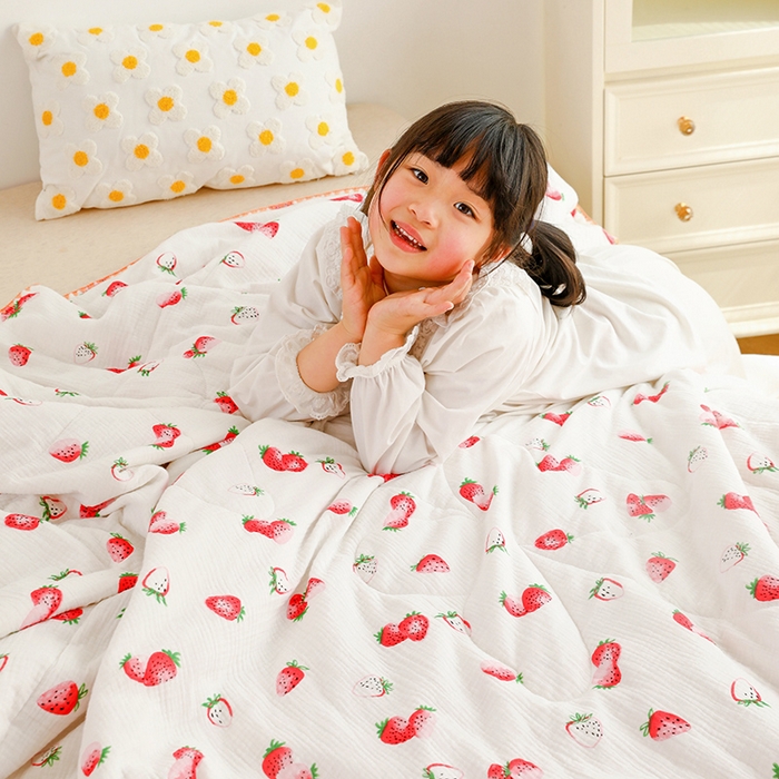 91家纺网 家纺一手货源 找家纺 十九色 2026新款婴儿纱皱布儿童贴身夏被被子被芯 甜心草莓