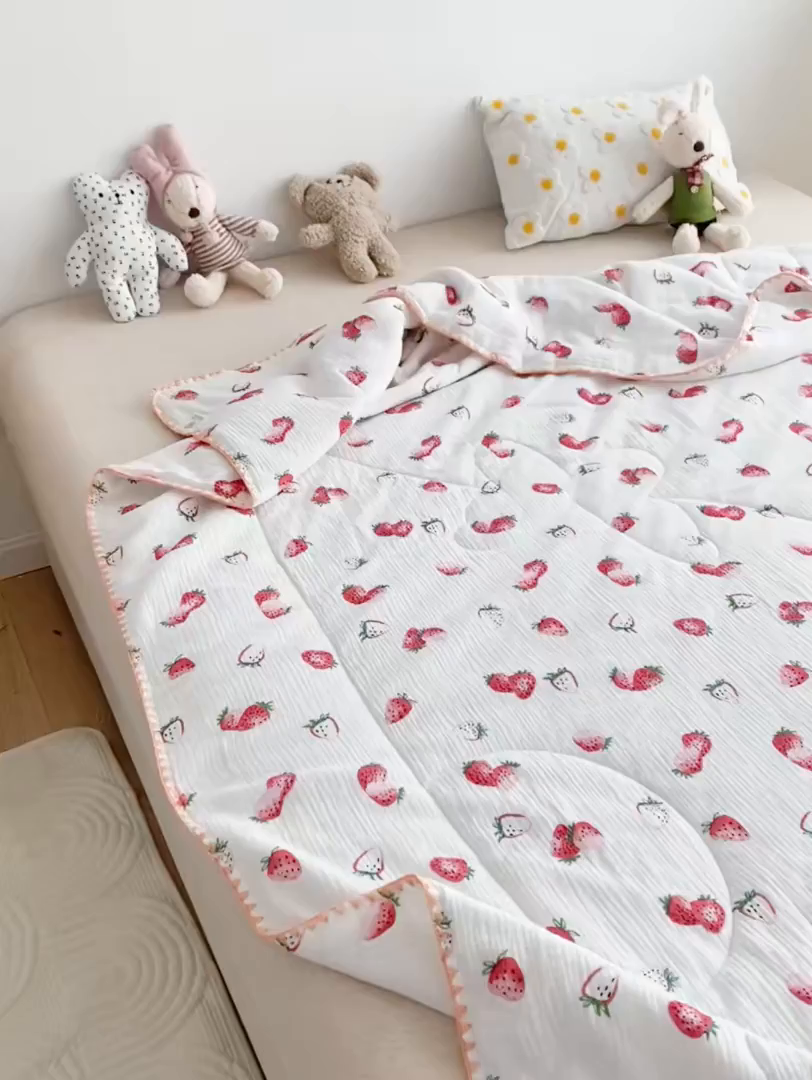 91家纺网 家纺一手货源 找家纺 十九色 2026新款婴儿纱皱布儿童贴身夏被被子被芯 甜心草莓