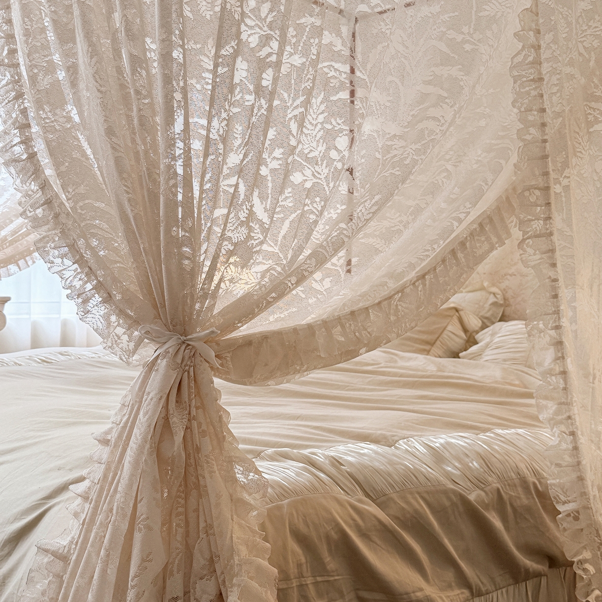 91家纺网 家纺一手货源 找家纺 （总）海虹蚊帐 2026新款2606款一体防尘顶月枝影镂空纱导轨蚊帐