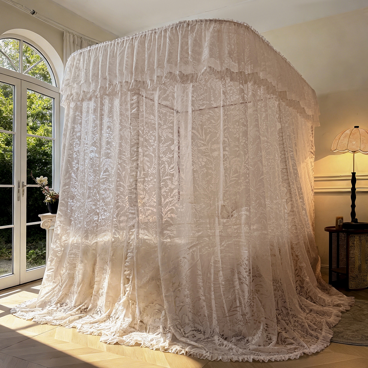 91家纺网 家纺一手货源 找家纺 海虹蚊帐 2026新款2606款一体防尘顶月枝影镂空纱导轨蚊帐 奶油杏