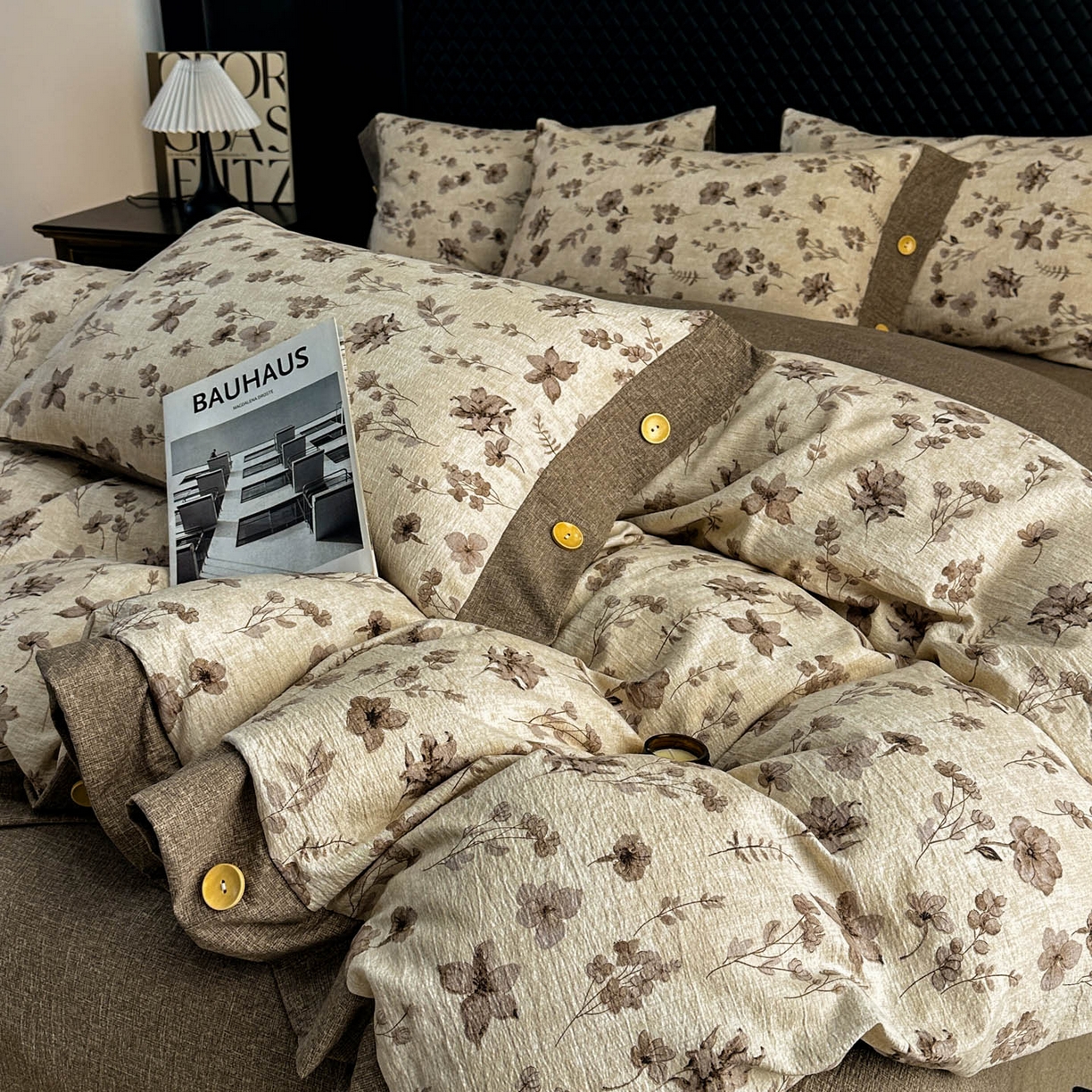 91家纺网 家纺一手货源 找家纺 晚爱家纺（原晚安家居） 2026新款加厚双层纱原麻纽扣款四件套 花溪棕