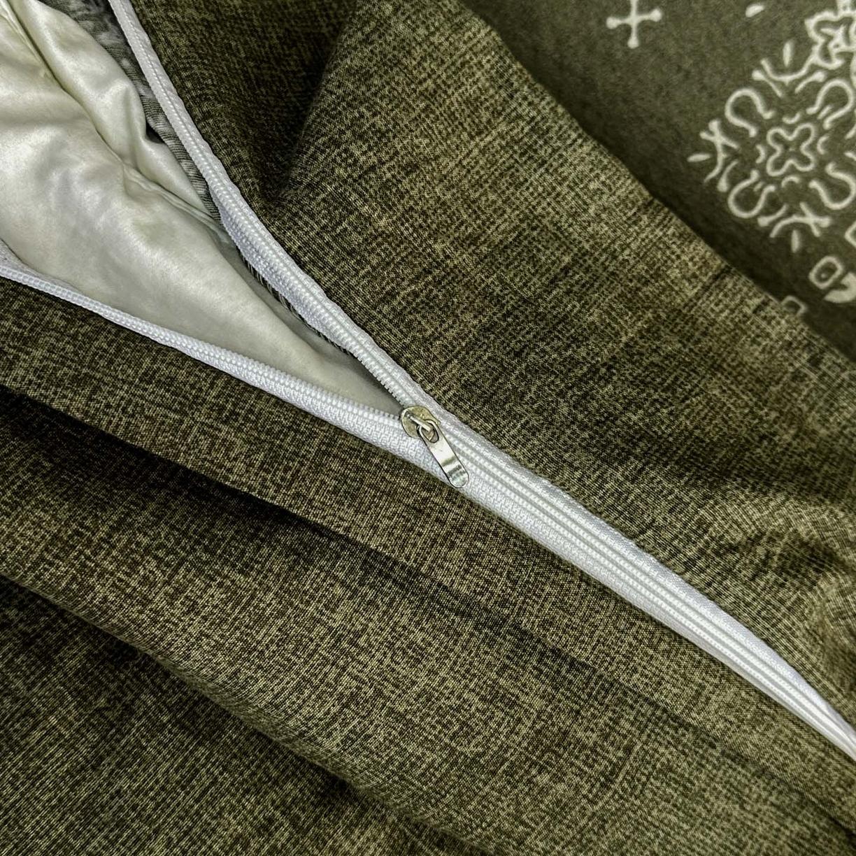 91家纺网 家纺一手货源 找家纺 晚爱家纺（原晚安家居） 2026新款加厚双层纱原麻纽扣款四件套 复古绿