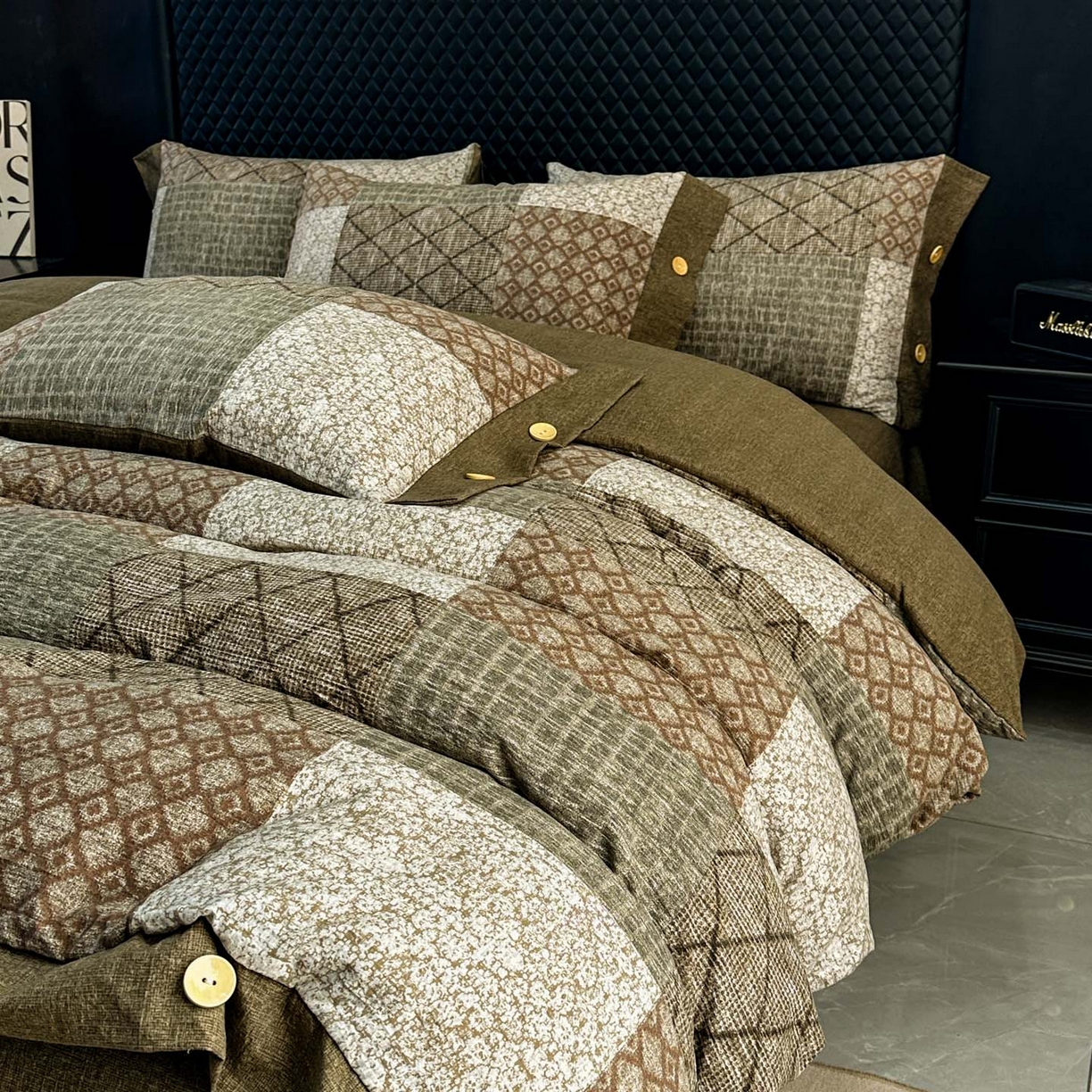 91家纺网 家纺一手货源 找家纺 晚爱家纺（原晚安家居） 2026新款加厚双层纱原麻纽扣款四件套 复古绿格