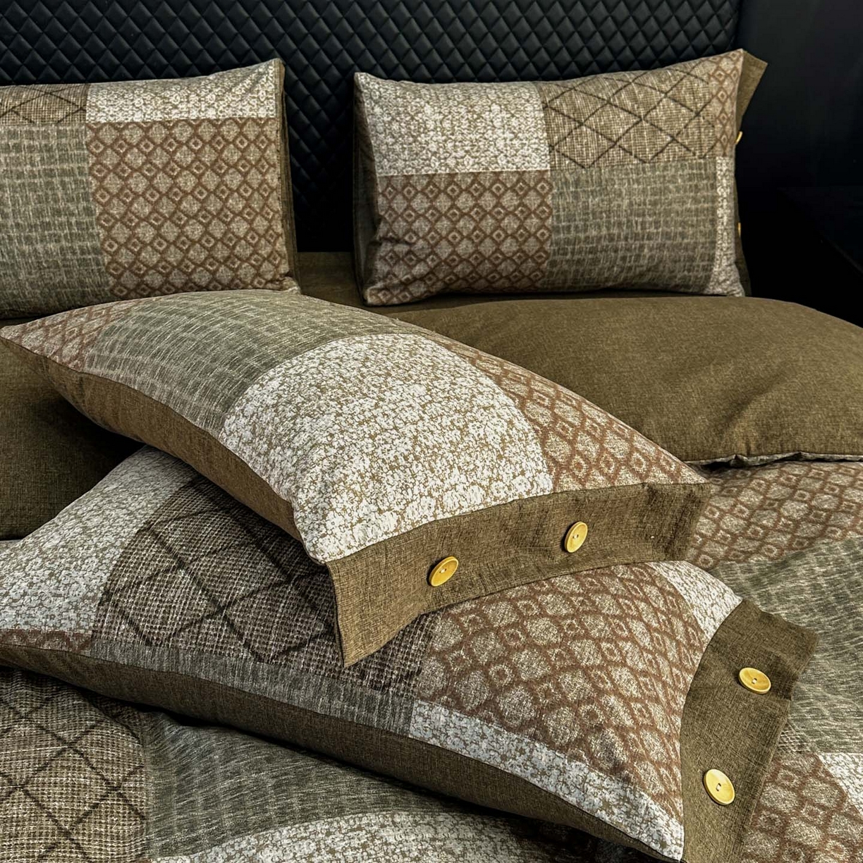 91家纺网 家纺一手货源 找家纺 晚爱家纺（原晚安家居） 2026新款加厚双层纱原麻纽扣款四件套 复古绿格