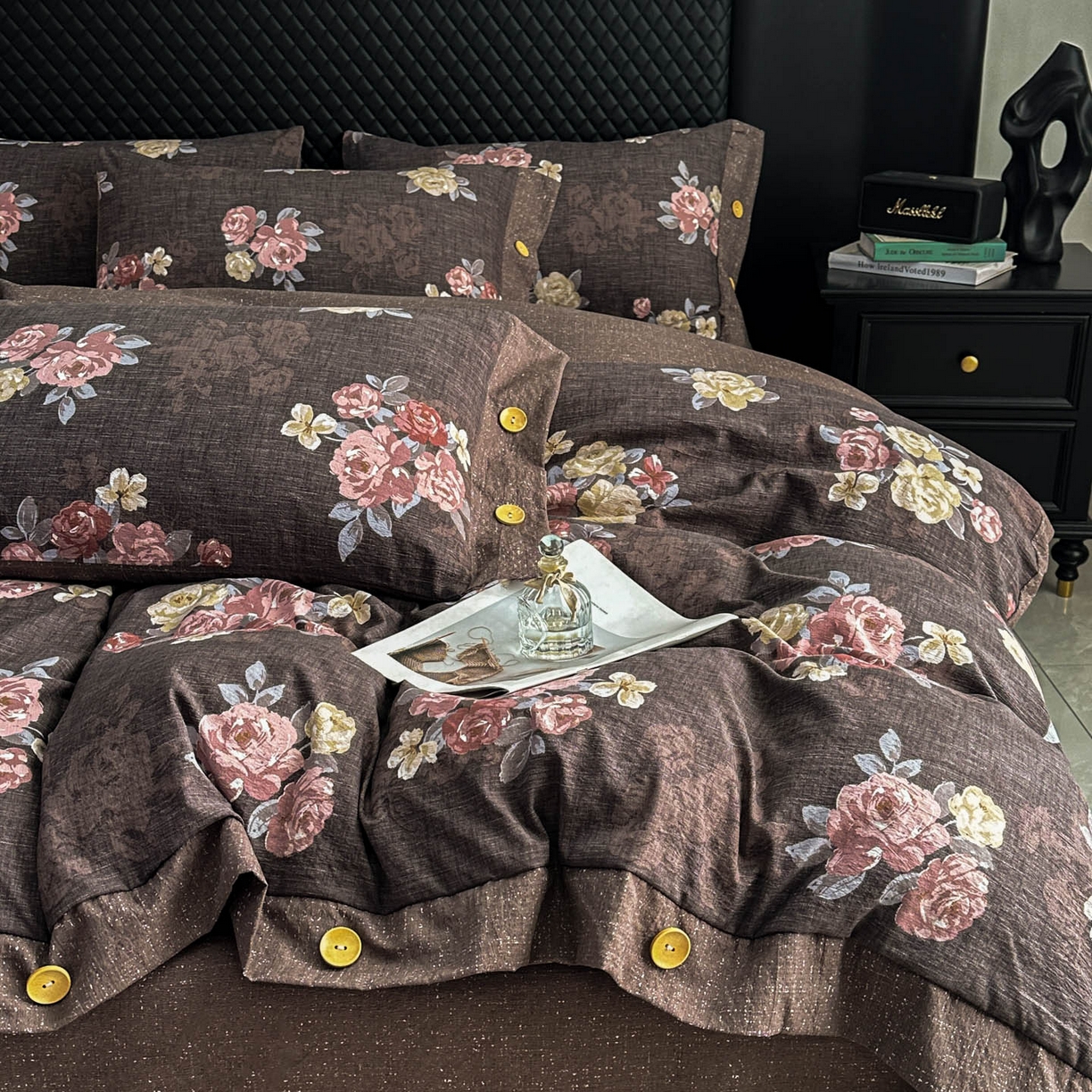 91家纺网 家纺一手货源 找家纺 晚爱家纺（原晚安家居） 2026新款加厚双层纱原麻纽扣款四件套 花开富贵