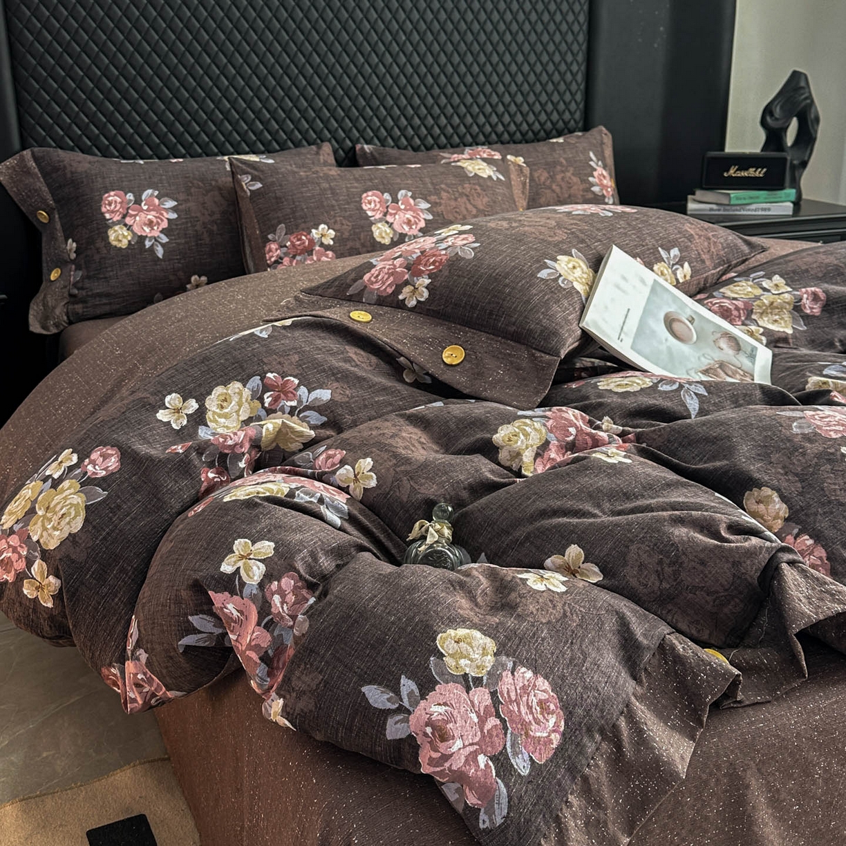 91家纺网 家纺一手货源 找家纺 晚爱家纺（原晚安家居） 2026新款加厚双层纱原麻纽扣款四件套 花开富贵