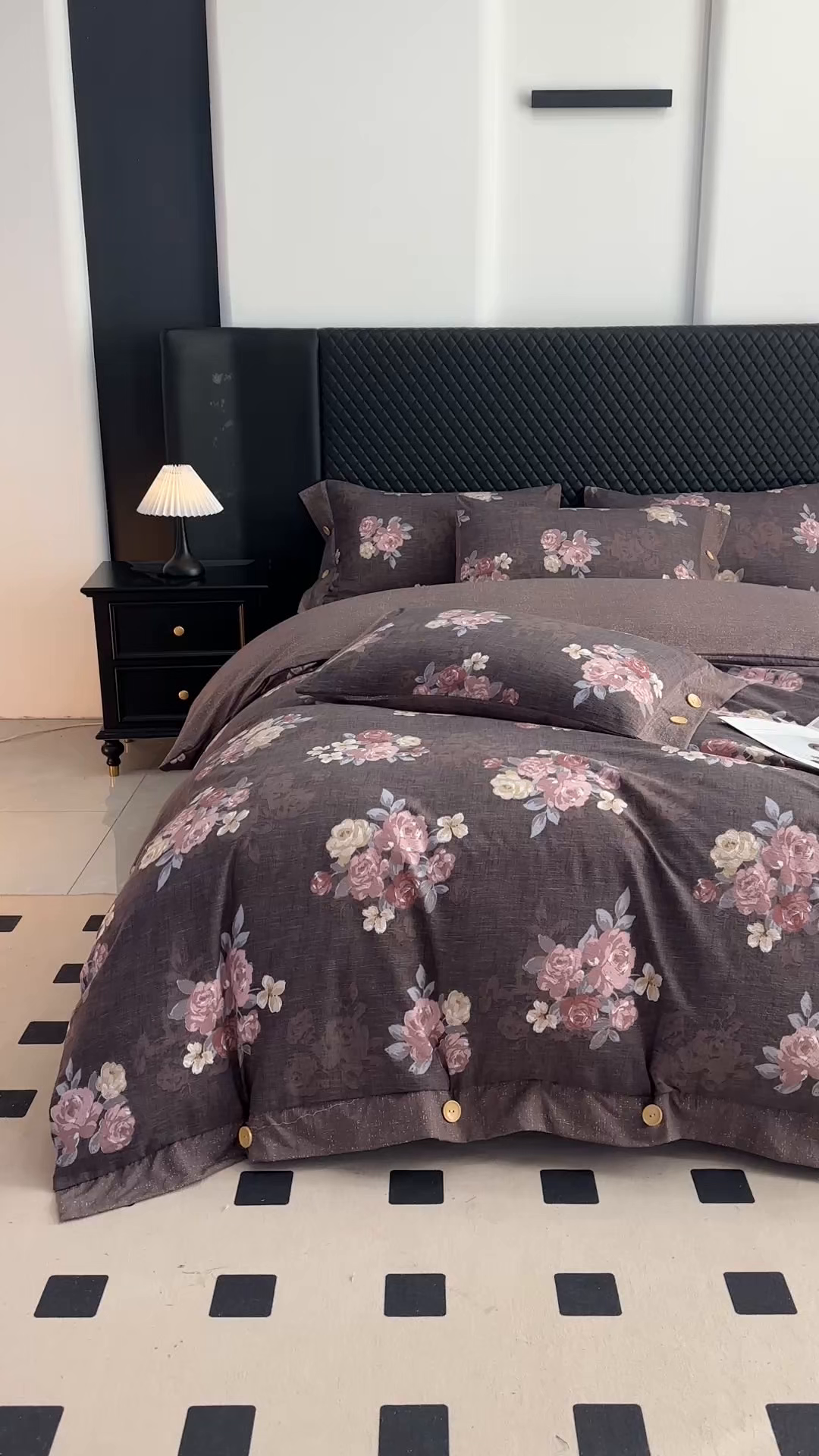 91家纺网 家纺一手货源 找家纺 晚爱家纺（原晚安家居） 2026新款加厚双层纱原麻纽扣款四件套 花开富贵