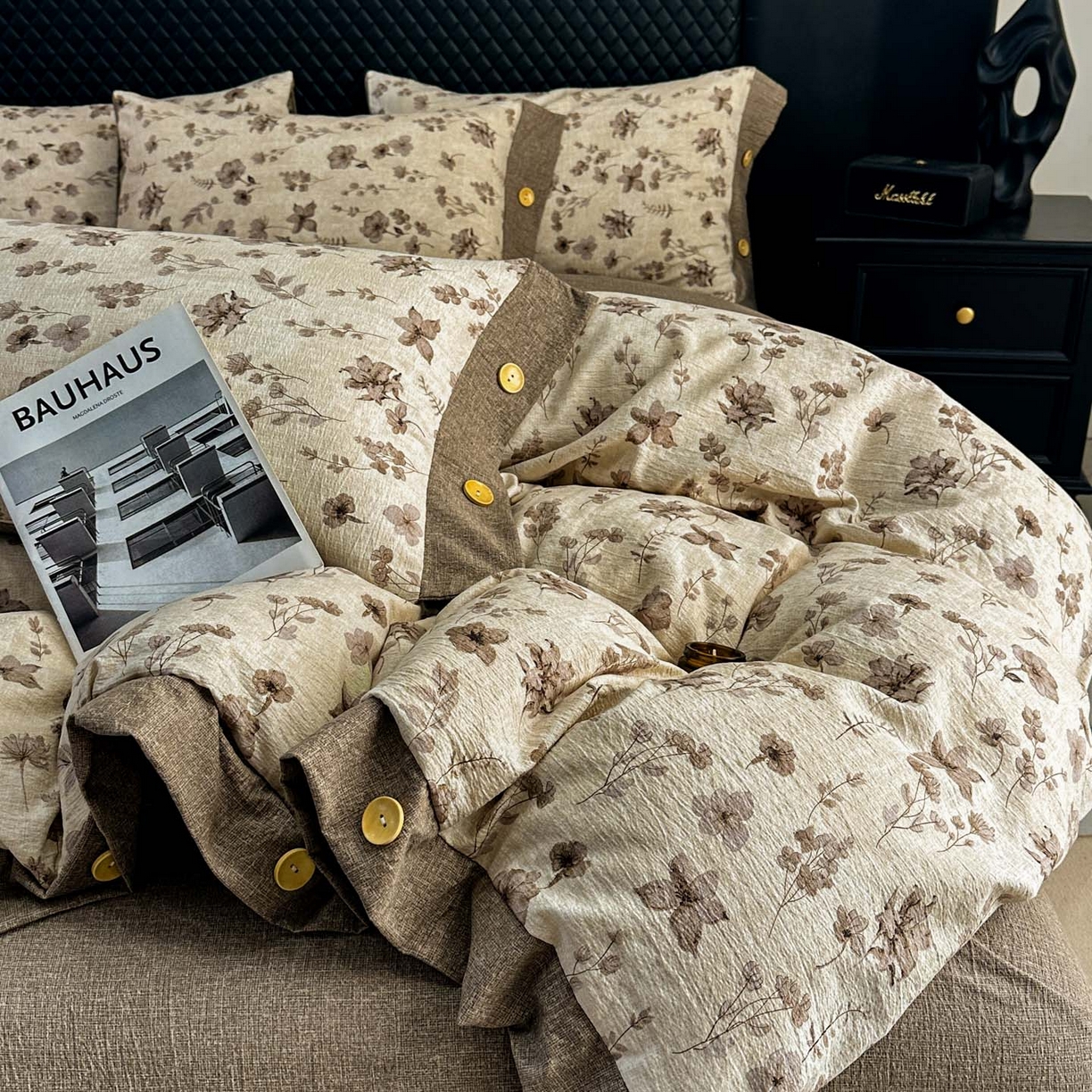 91家纺网 家纺一手货源 找家纺 晚爱家纺（原晚安家居） 2026新款加厚双层纱原麻纽扣款四件套 花溪棕