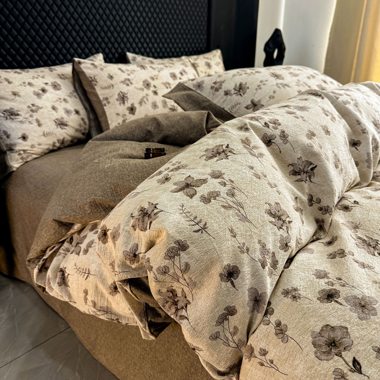 91家纺网 家纺一手货源 找家纺 晚爱家纺（原晚安家居） 2026新款加厚双层纱原麻纽扣款四件套 花溪棕