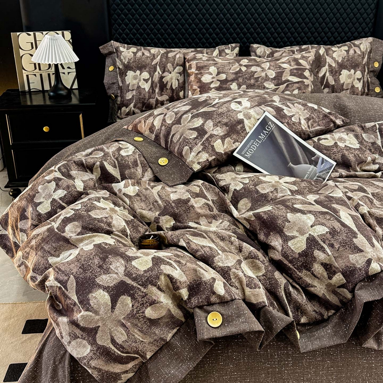 91家纺网 家纺一手货源 找家纺 晚爱家纺（原晚安家居） 2026新款加厚双层纱原麻纽扣款四件套 花影棕