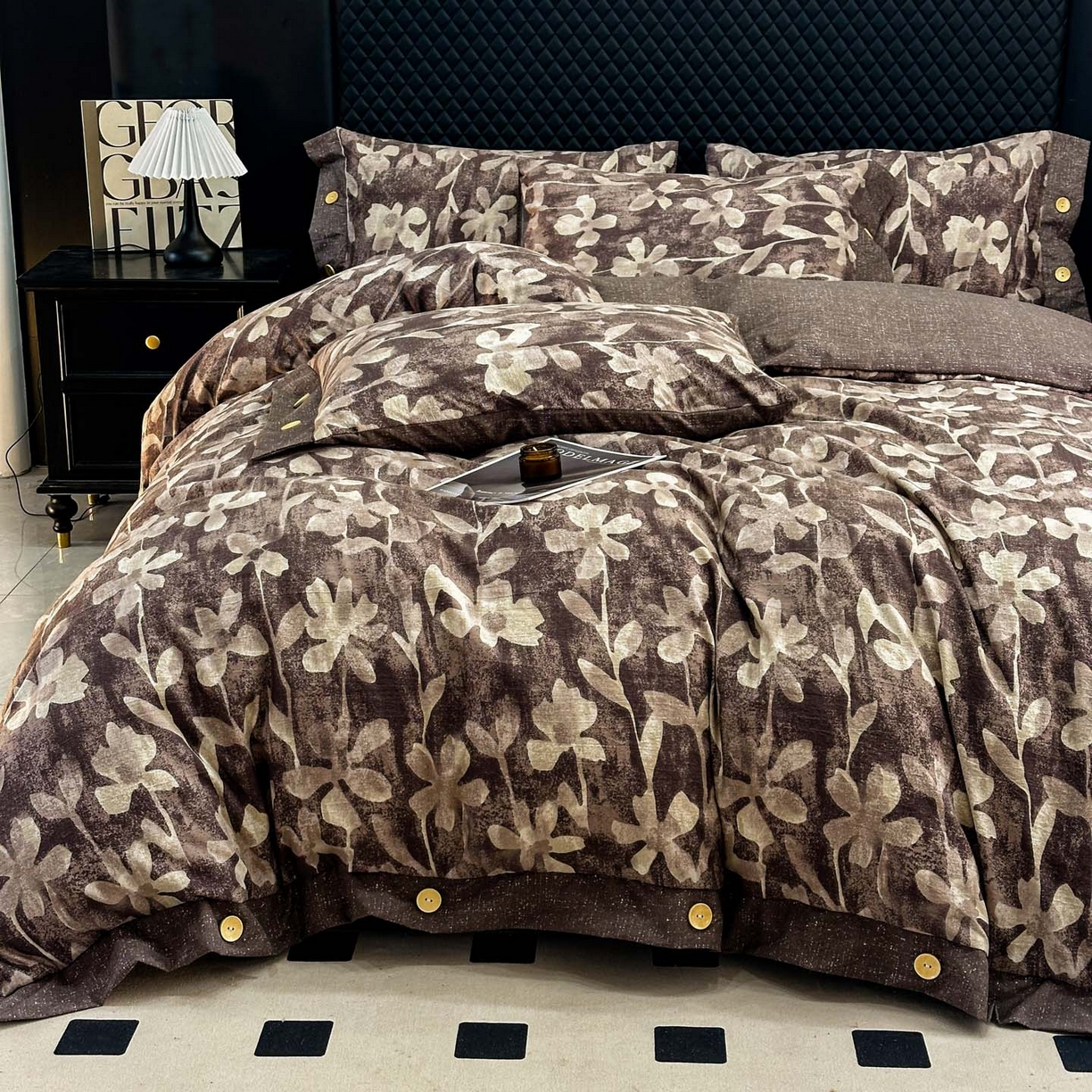 91家纺网 家纺一手货源 找家纺 晚爱家纺（原晚安家居） 2026新款加厚双层纱原麻纽扣款四件套 花影棕