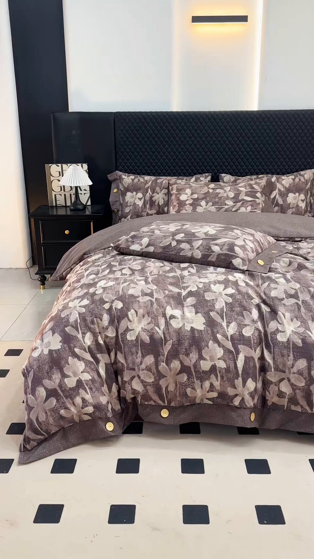 91家纺网 家纺一手货源 找家纺 晚爱家纺（原晚安家居） 2026新款加厚双层纱原麻纽扣款四件套 花影棕