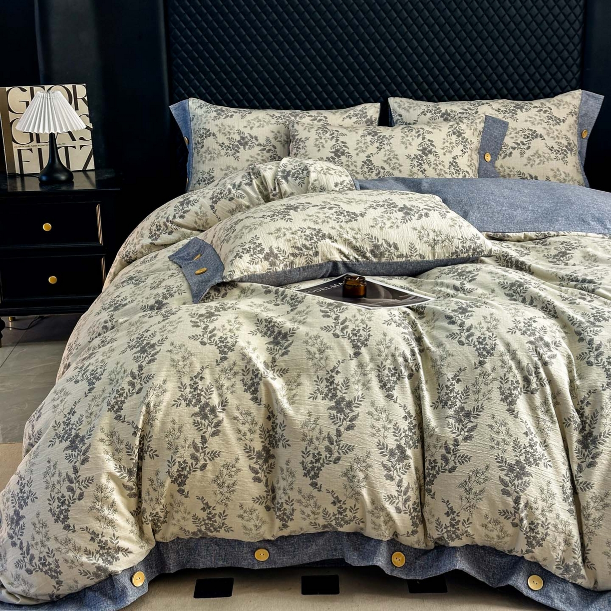 91家纺网 家纺一手货源 找家纺 晚爱家纺（原晚安家居） 2026新款加厚双层纱原麻纽扣款四件套 花语蓝