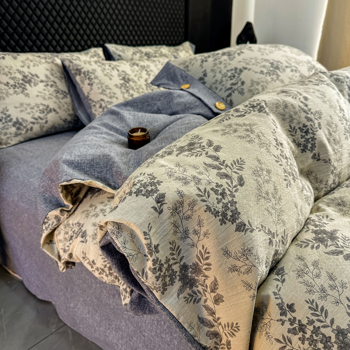 91家纺网 家纺一手货源 找家纺 晚爱家纺（原晚安家居） 2026新款加厚双层纱原麻纽扣款四件套 花语蓝