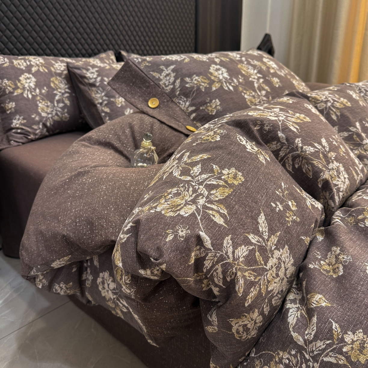 91家纺网 家纺一手货源 找家纺 晚爱家纺（原晚安家居） 2026新款加厚双层纱原麻纽扣款四件套 金枝蔓