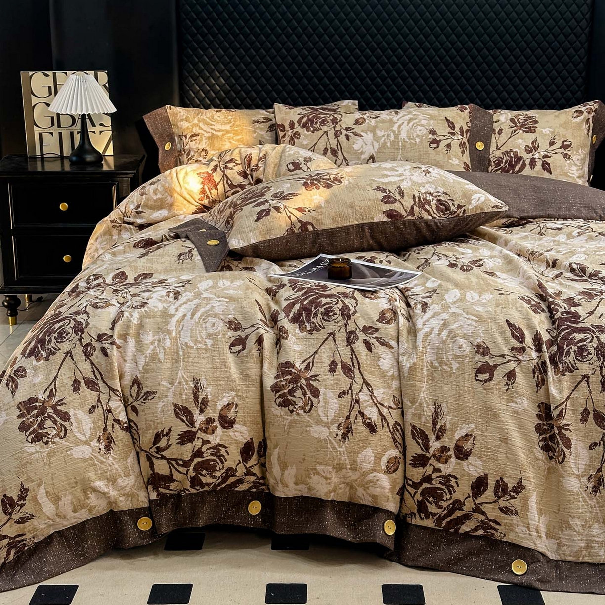 91家纺网 家纺一手货源 找家纺 晚爱家纺（原晚安家居） 2026新款加厚双层纱原麻纽扣款四件套 咖色枝叶