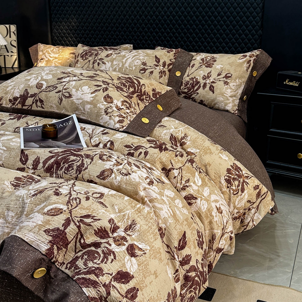 91家纺网 家纺一手货源 找家纺 晚爱家纺（原晚安家居） 2026新款加厚双层纱原麻纽扣款四件套 咖色枝叶