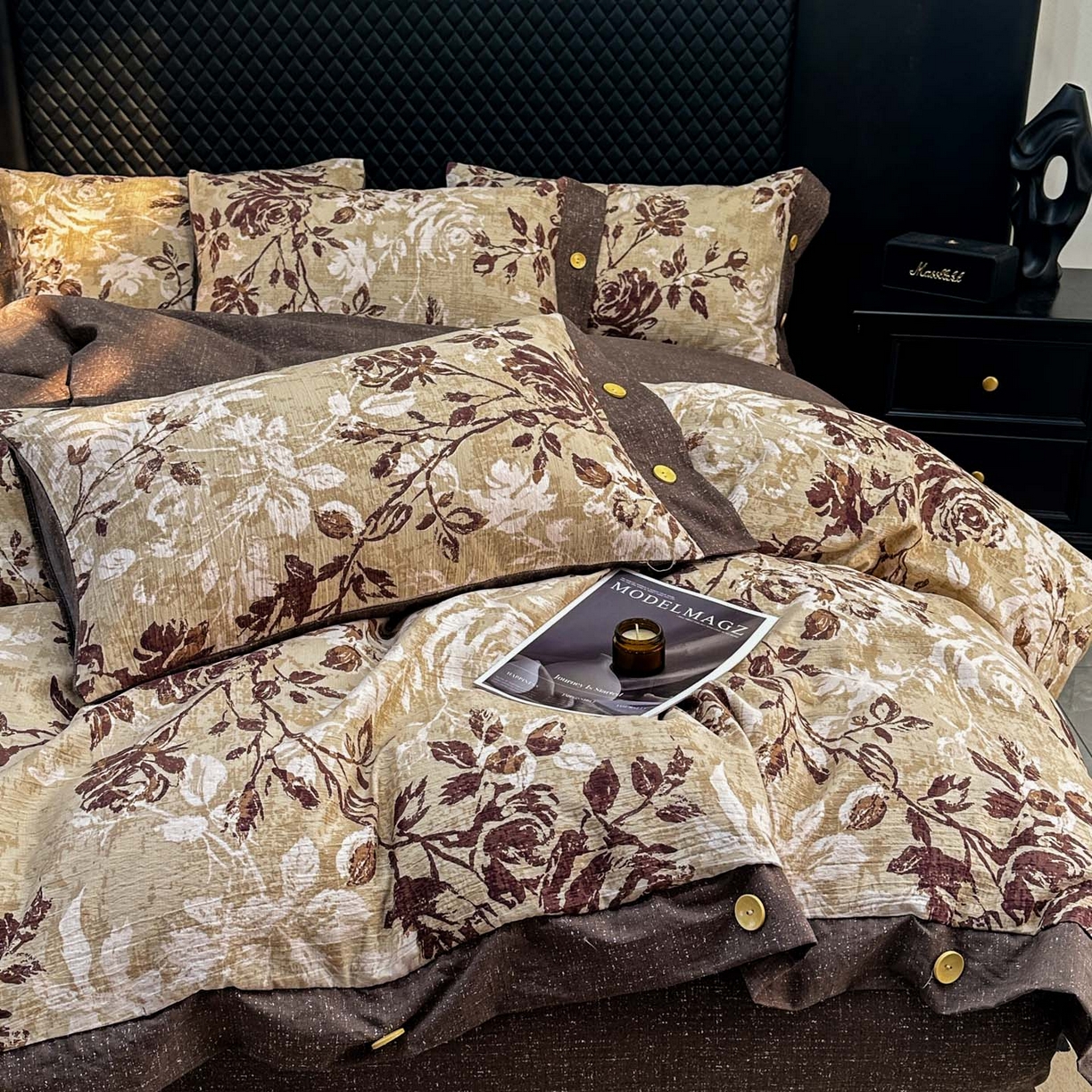 91家纺网 家纺一手货源 找家纺 晚爱家纺（原晚安家居） 2026新款加厚双层纱原麻纽扣款四件套 咖色枝叶