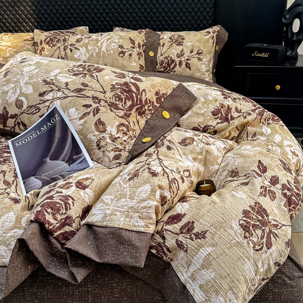 91家纺网 家纺一手货源 找家纺 晚爱家纺（原晚安家居） 2026新款加厚双层纱原麻纽扣款四件套 咖色枝叶