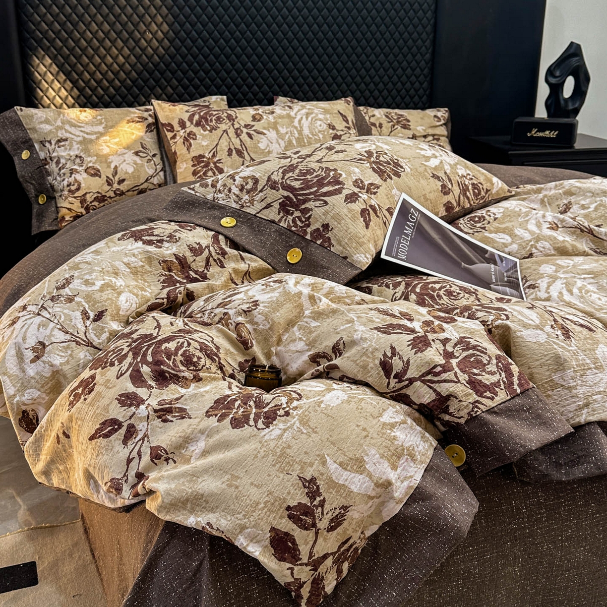 91家纺网 家纺一手货源 找家纺 晚爱家纺（原晚安家居） 2026新款加厚双层纱原麻纽扣款四件套 咖色枝叶