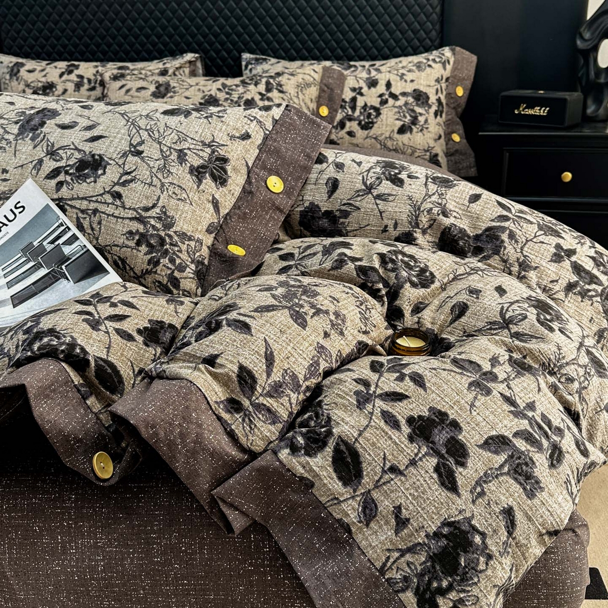 91家纺网 家纺一手货源 找家纺 晚爱家纺（原晚安家居） 2026新款加厚双层纱原麻纽扣款四件套 水墨玫瑰