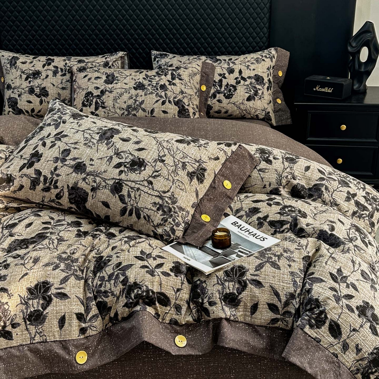 91家纺网 家纺一手货源 找家纺 晚爱家纺（原晚安家居） 2026新款加厚双层纱原麻纽扣款四件套 水墨玫瑰