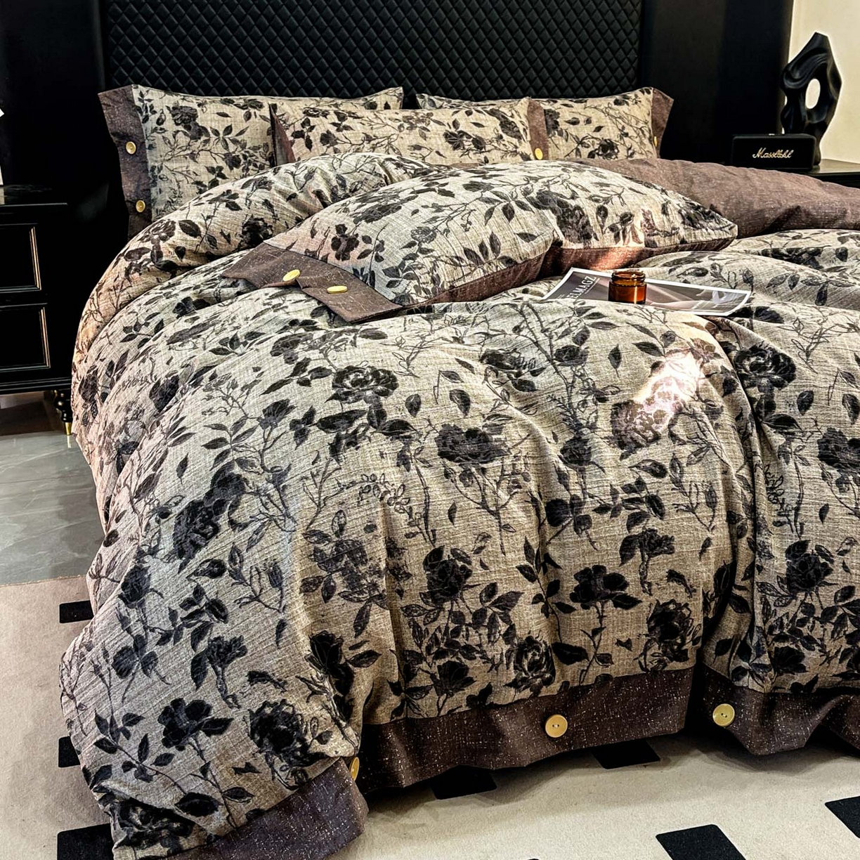 91家纺网 家纺一手货源 找家纺 晚爱家纺（原晚安家居） 2026新款加厚双层纱原麻纽扣款四件套 水墨玫瑰